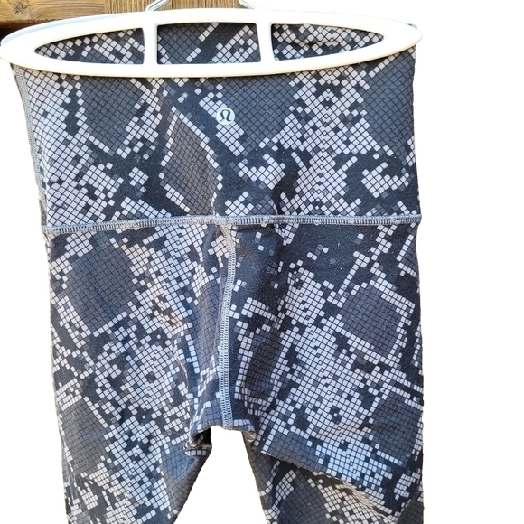 Lululemon Wunder Under Pant Full-On Luon Hi-Rise Size 4 - Picture 5 of 12